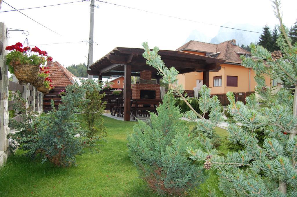 The Ghetto Hotell Buşteni Exteriör bild