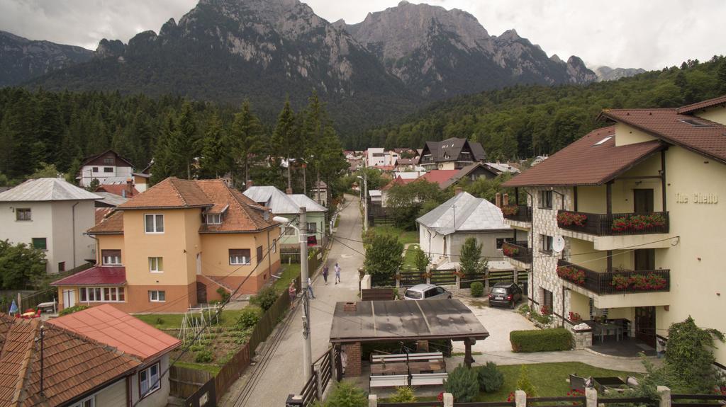 The Ghetto Hotell Buşteni Exteriör bild