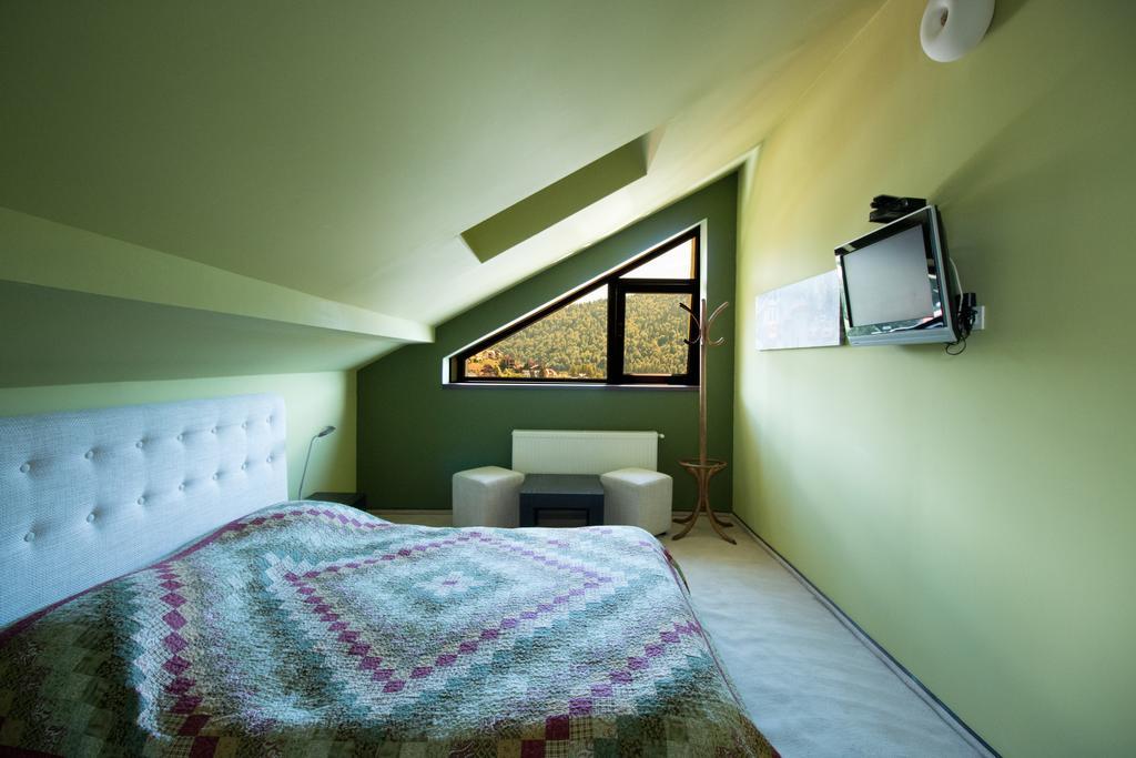 The Ghetto Hotell Buşteni Exteriör bild