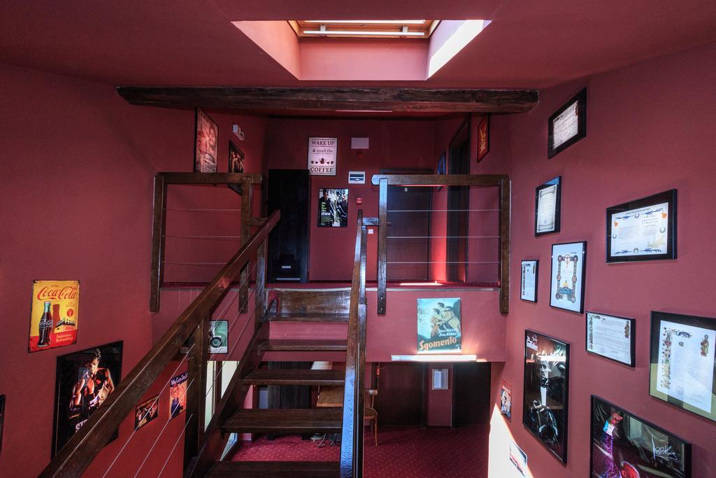 The Ghetto Hotell Buşteni Exteriör bild